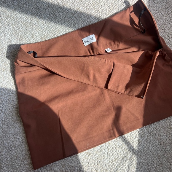 Aritzia Sunday Best Skirt - Picture 2 of 2